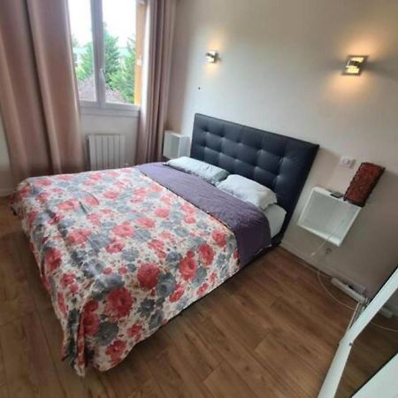 Sunny And Renovated Flat In Secure Residence 拉加雷讷科隆布 外观 照片